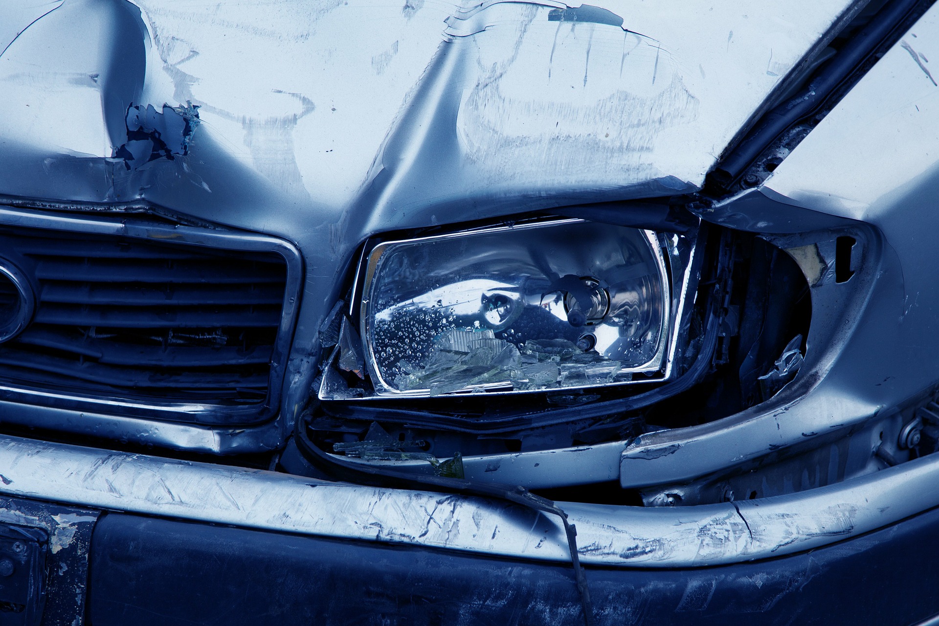 Groźny wypadek z Ozorkowie z udziałem dwóch aut. Jedna osoba poszkodowana