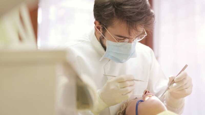 Jak wybrać dobrego stomatologa w Łodzi i okolicach?