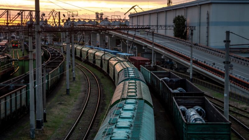 Rozbiórka torowiska tramwajowego w Ozorkowie zakończona – przyszłość komunikacji miejskiej niepewna