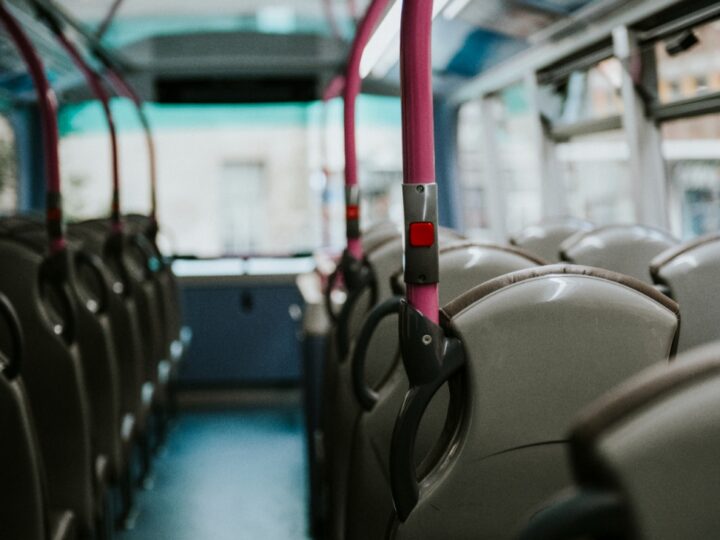 Zmiany w rozkładzie jazdy tramwajów i autobusów w Zgierzu – mniej kursów dla pasażerów