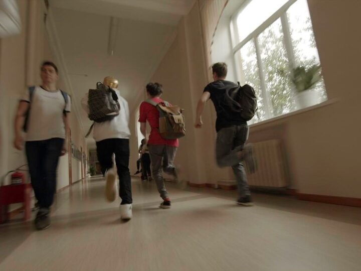 Nowe zestawy komputerowe dla uczniów w Ozorkowie wspierają naukę zdalną i hybrydową