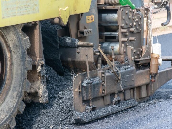 Remonty ulic w Ozorkowie: Nowe chodniki i nawierzchnie w toku