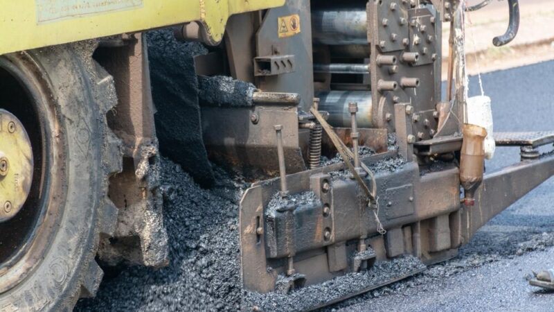 Remonty ulic w Ozorkowie: Nowe chodniki i nawierzchnie w toku